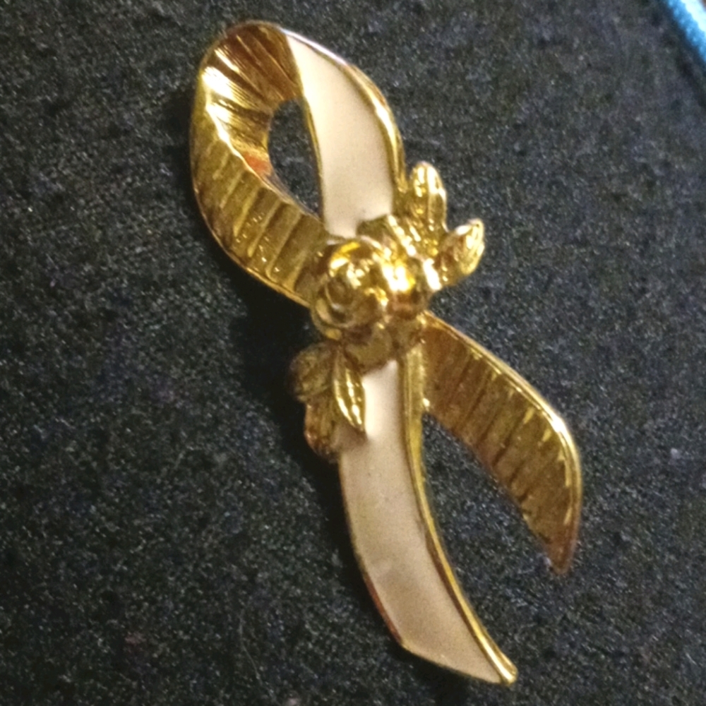 Avon pin